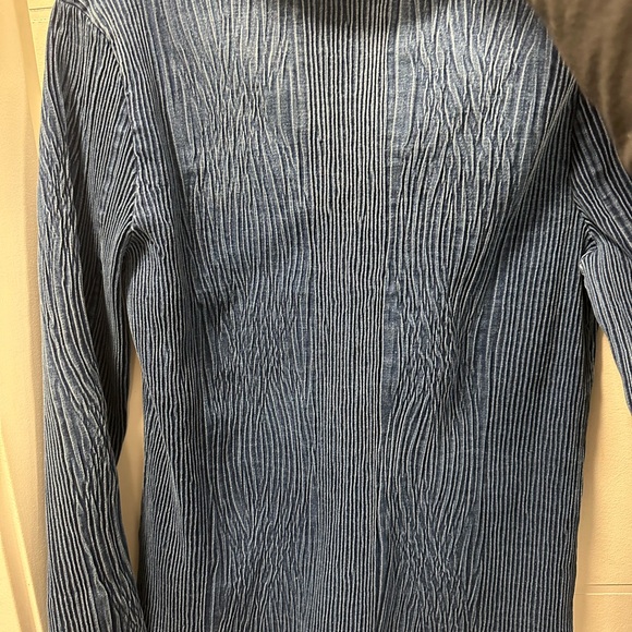 3/$25 Vintage Denim Button Up - Picture 5 of 5